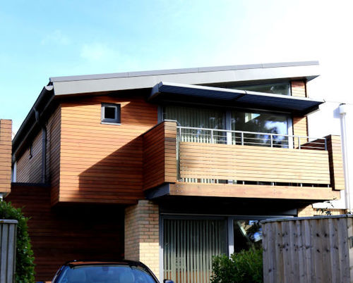 Połączenie cegły i drewna - interesujący kontrast na elewacji domu
